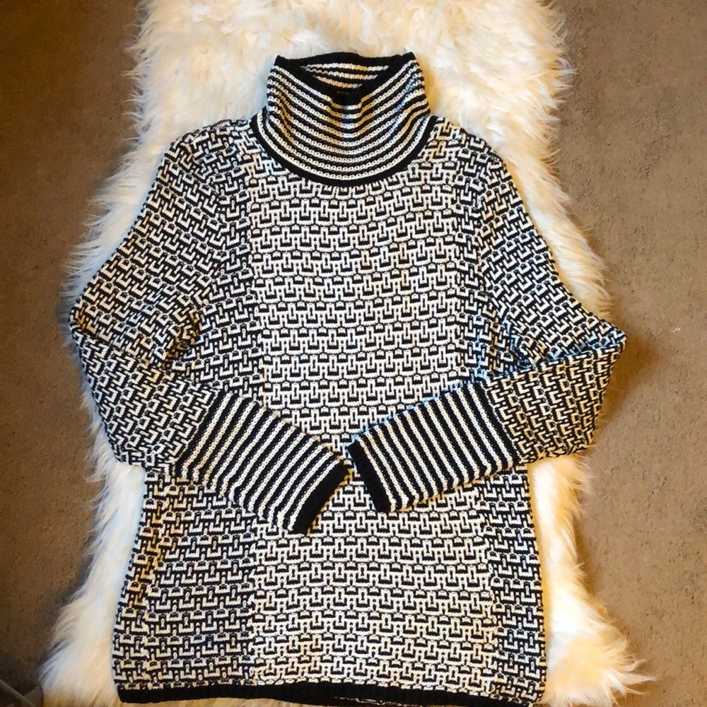 Belford | black and white turtle neck sweater L